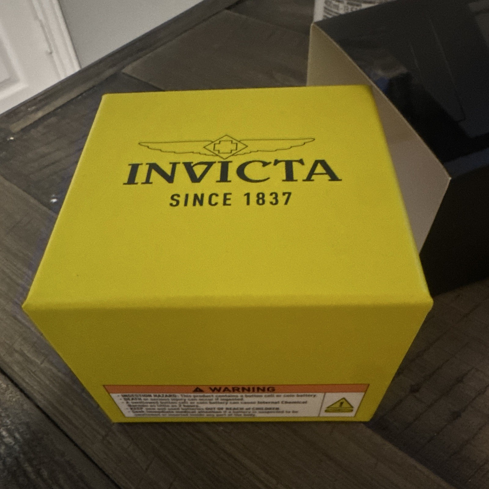 Invicta Men’s Blue Dial Gold Stainless Steel Bracelet Watch Fluted Bezel Box