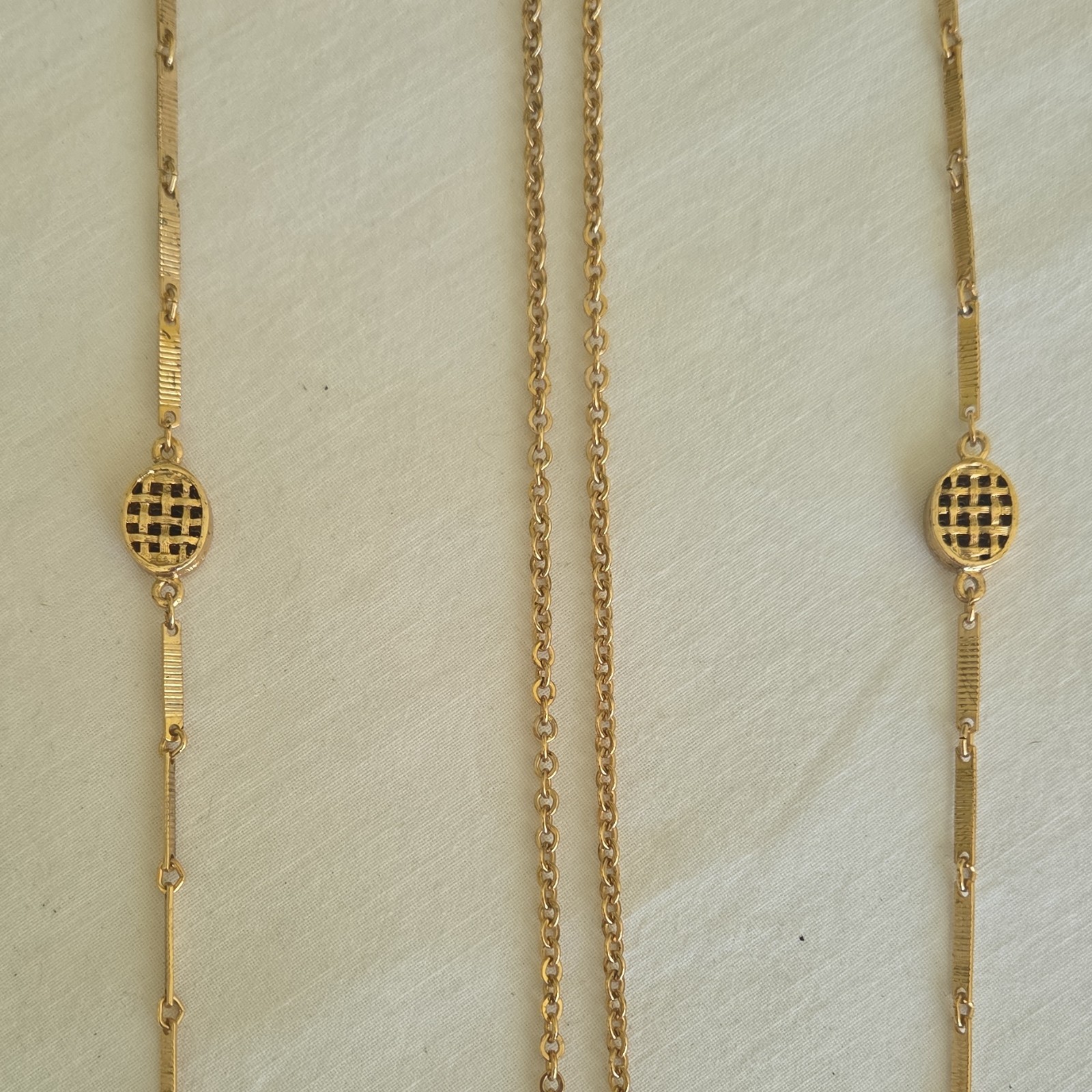 Gold Tone Tassel Pendant Necklace Cable Chain Spring Ring Closure