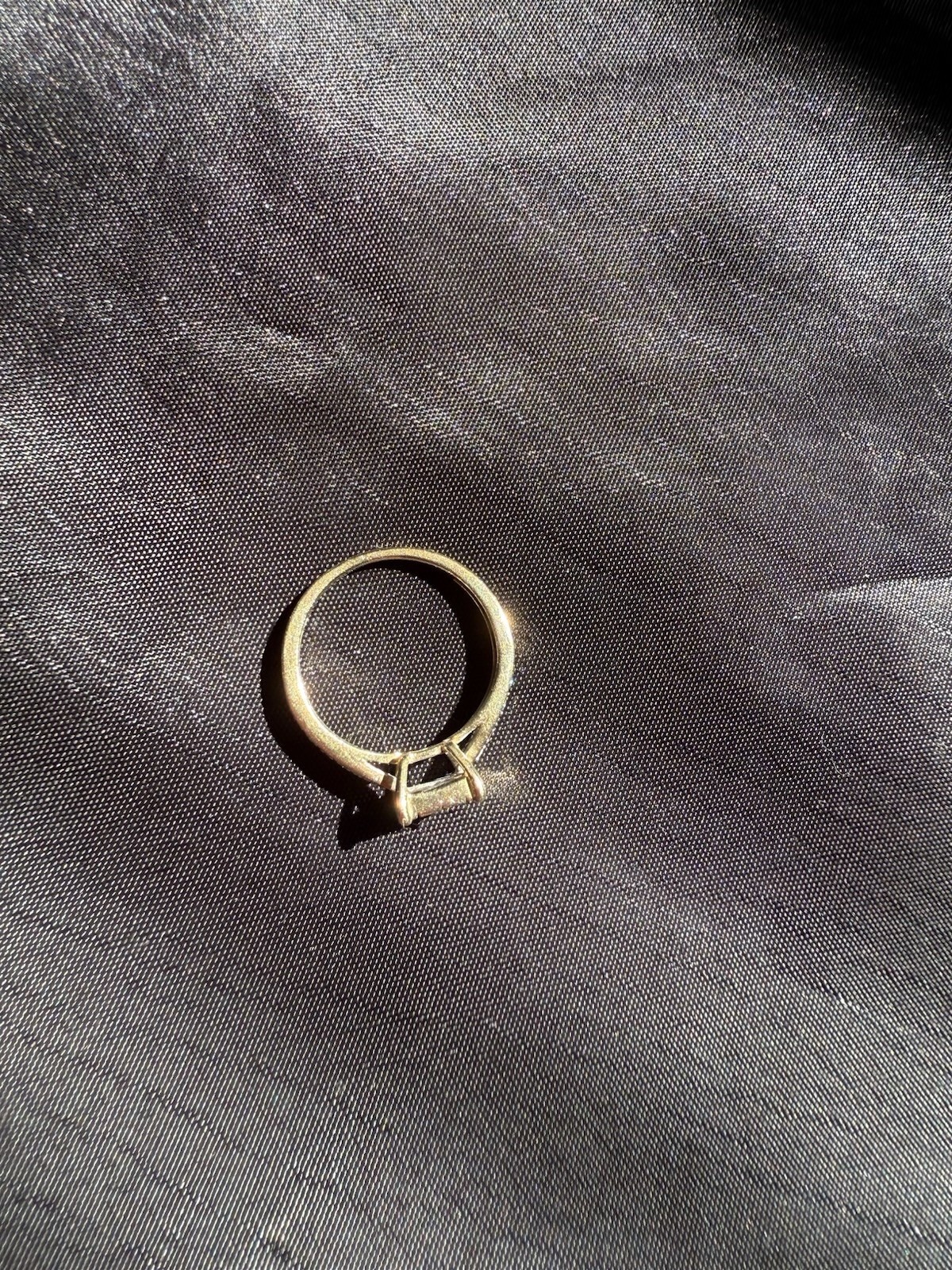 Solid 9 Carat gold diamond ring – Brilliant Cut Diamonds