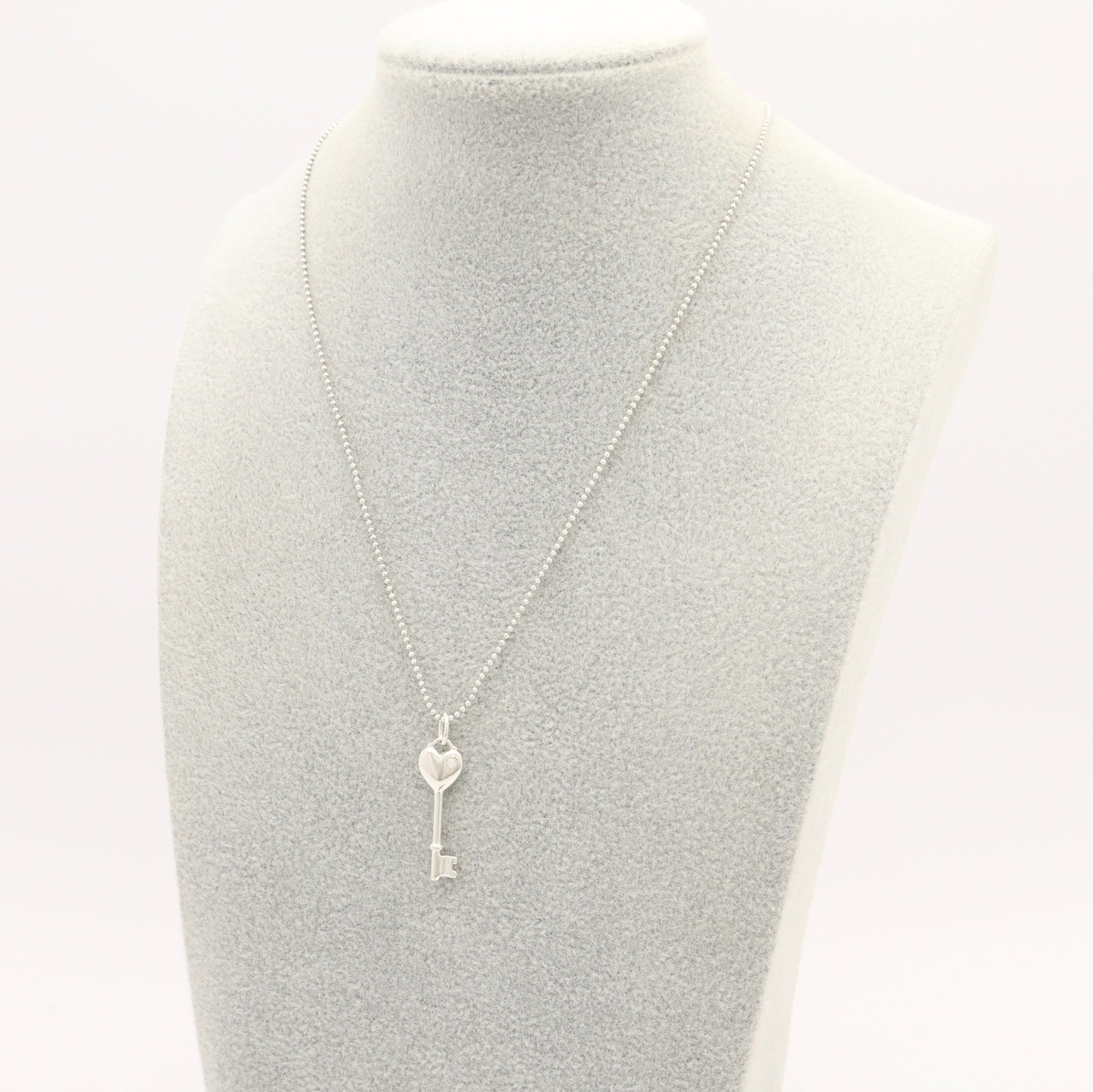 Tiffany & Co. Heart Key 1P Diamond Pendant Necklace 16.1″ Sterling Silver 925