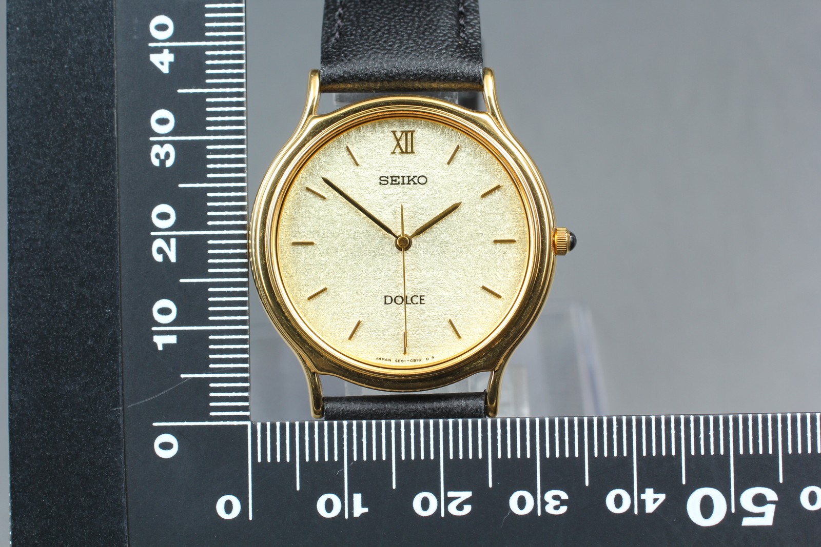 [Near MINT] Vintage Seiko Dolce 5E61-0A70 Gold Roman HAQ Quartz Mens Watch