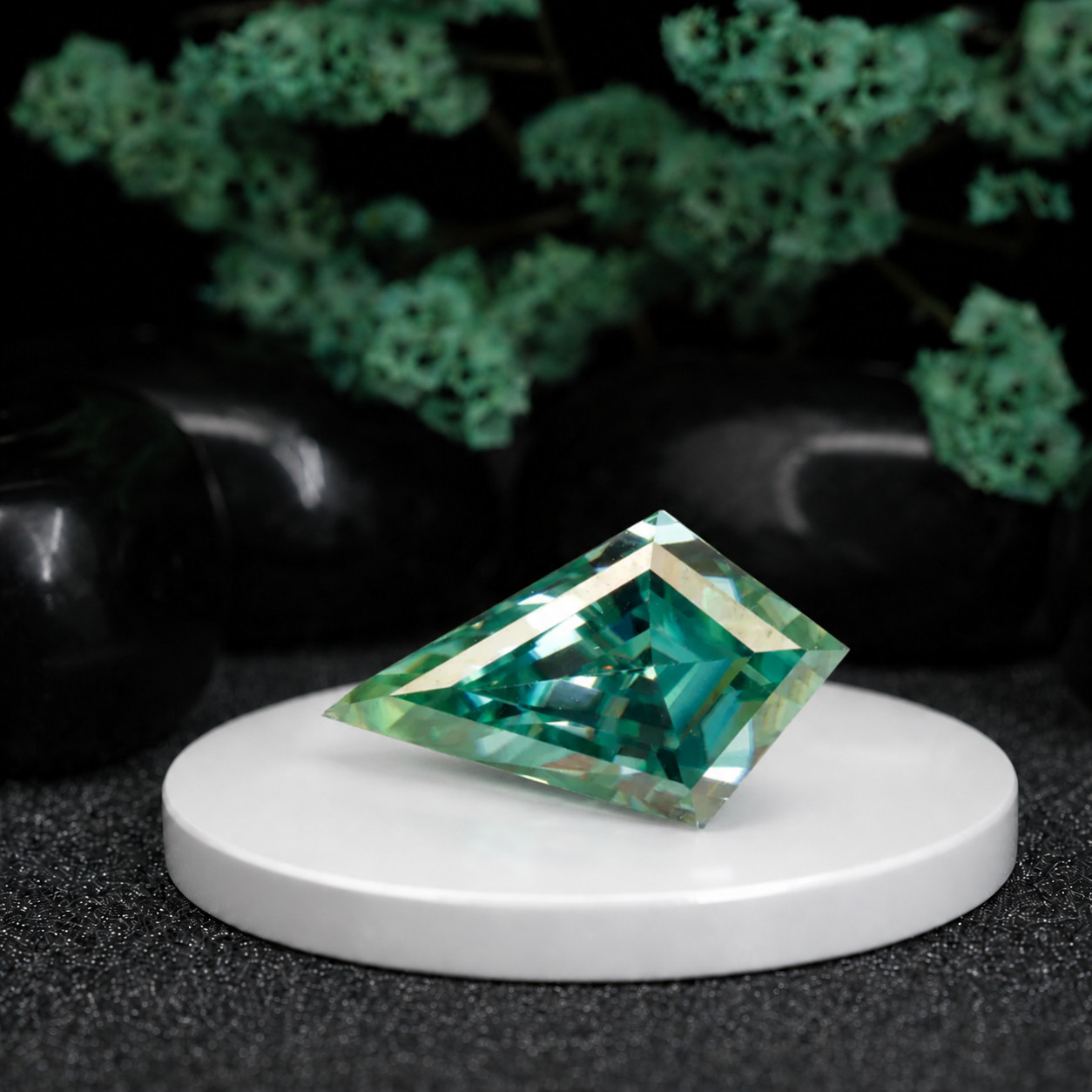 Kite Cut Green Moissanite Loose Stone VVS Lab Created Gem for Custom Jewelry