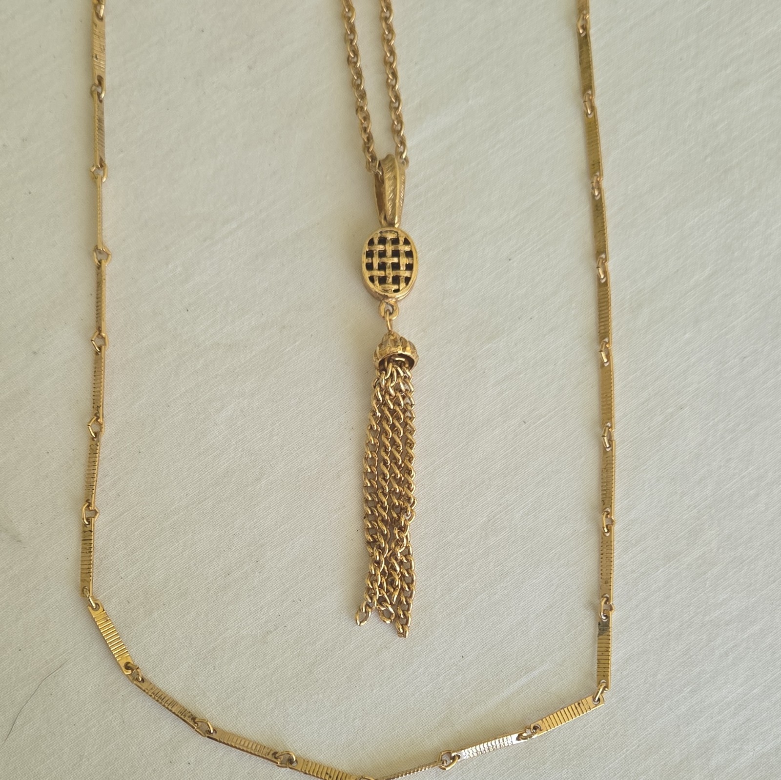 Gold Tone Tassel Pendant Necklace Cable Chain Spring Ring Closure