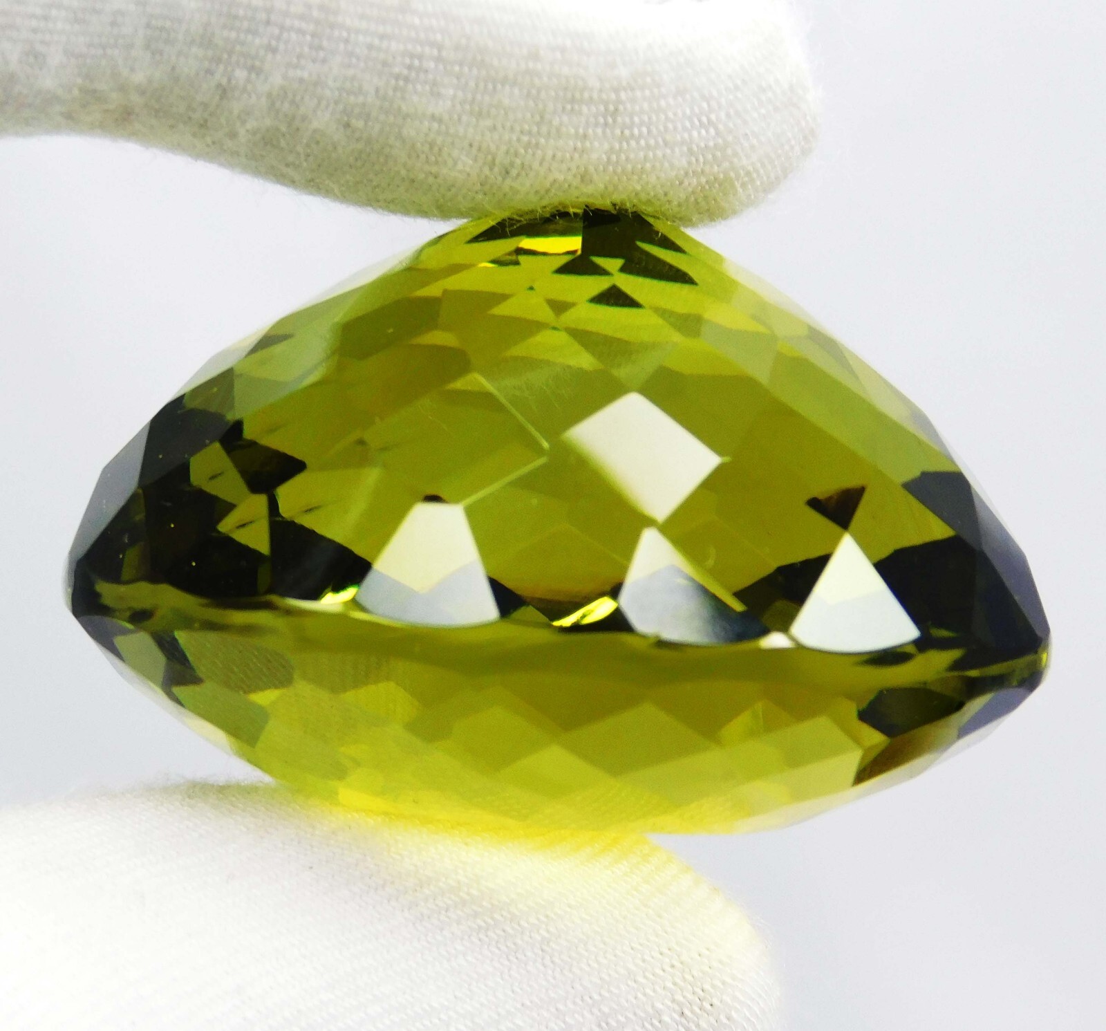“142.80 Ct Natural Green Peridot Round Cut – Certified Loose Gemstone”