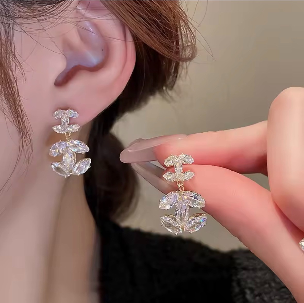French Shiny Zircon Earrings,Light Luxury Full Diamond, Exquisite Versatile
