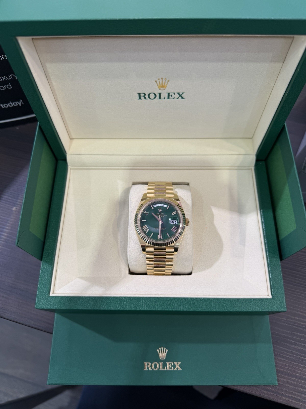 Rolex Day-Date President 40 18k Yellow Gold ‘Money Green’ Dial 228238 FULL SET!!