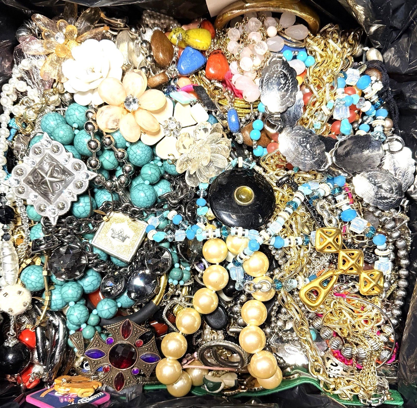 UNTESTED Vintage Modern Jewelry Junk Craft Lot Pieces Part Brooches Bracelet +++