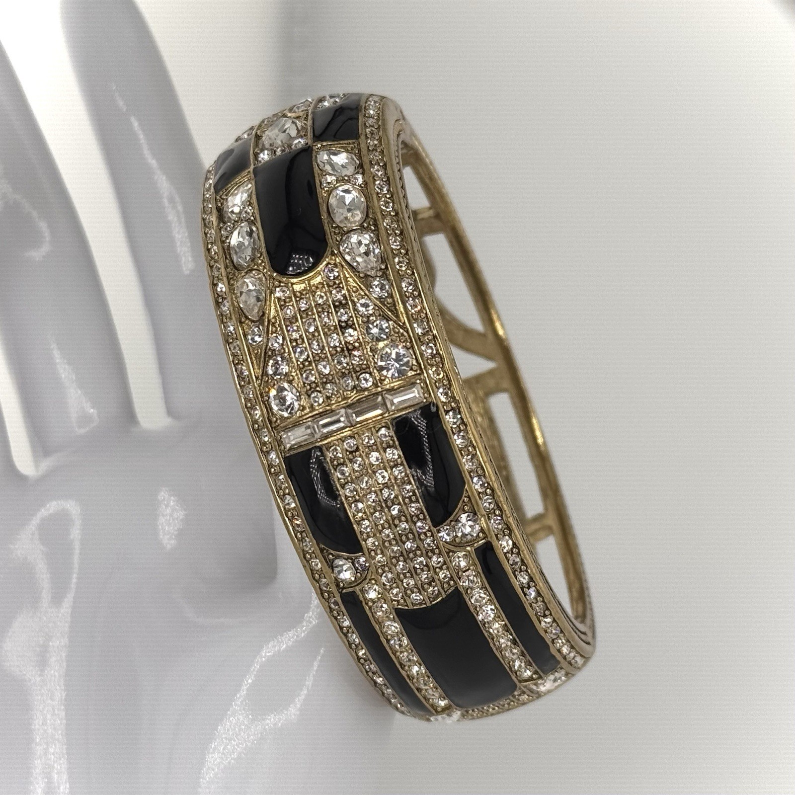 Heidi Daus “To Tie For” Signed Swarovski Crystal Hinge Bangle *Rare*