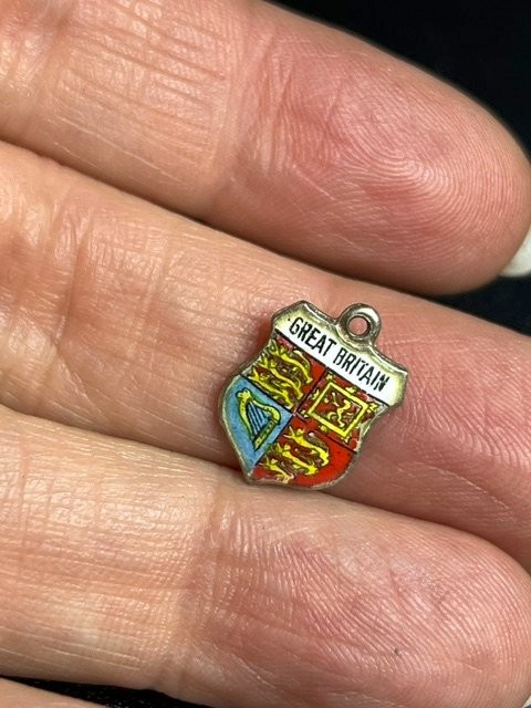 B4652 Great Britain Royal Coat of Arms Charm Pendant Sterling Silver Enamel 12mm