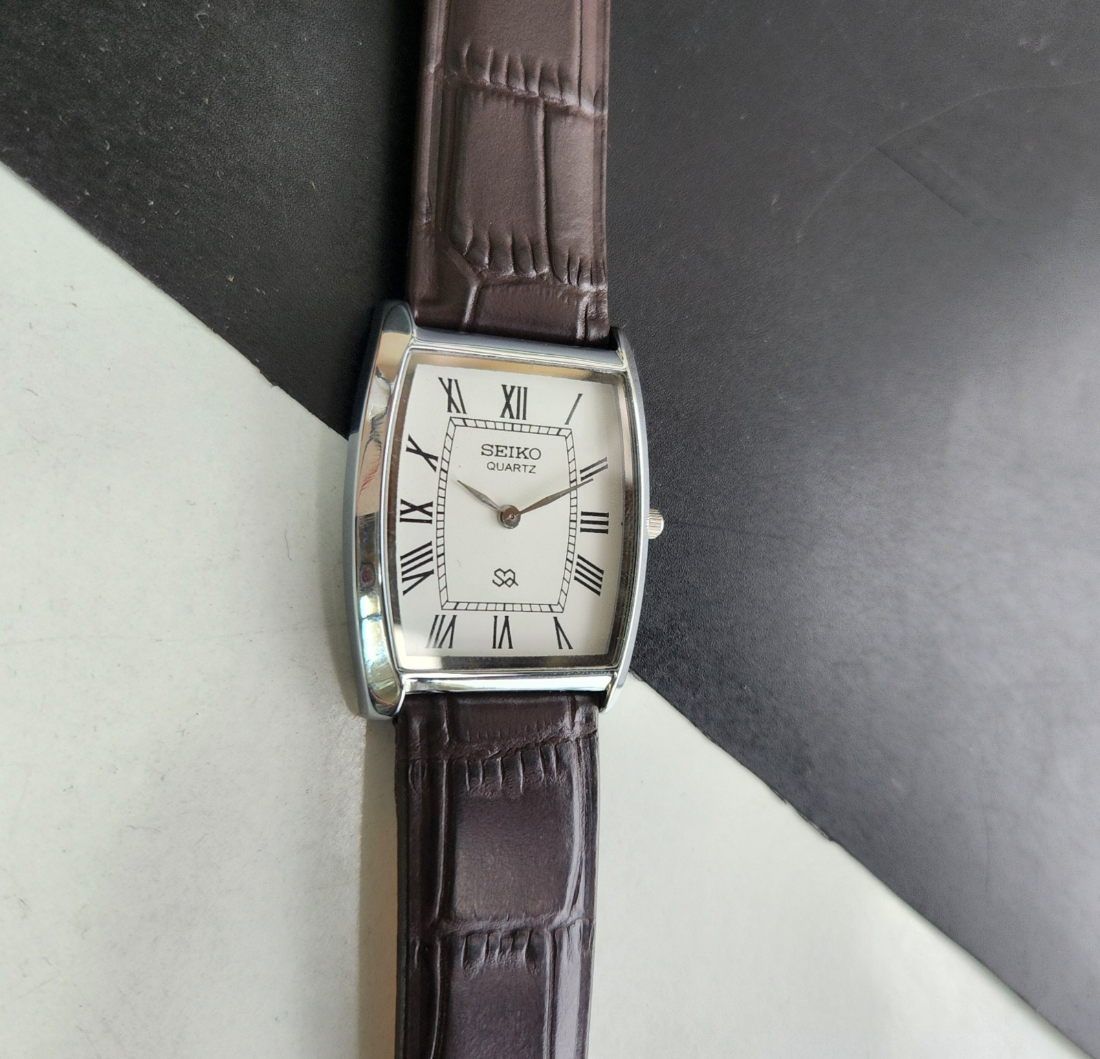 Vintage Seiko Slim Tank Quartz Men White Dial Dress Watch-Free Shipping.