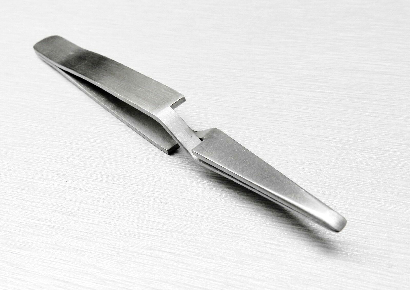 2 Tweezers Cross Lock Blunt Tips Self Locking Reverse Action Soldering Set of 2