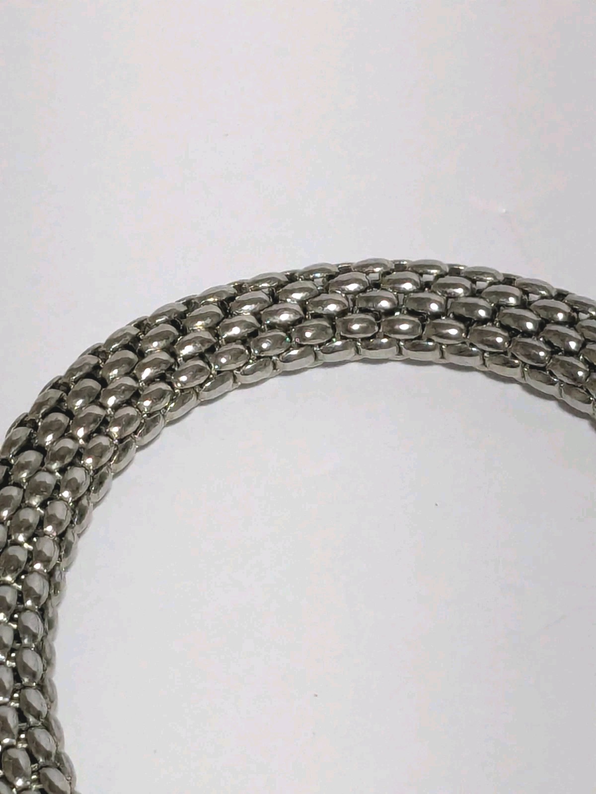 Silver Tone Popcorn Style Chain Necklace With Gold Tone Bow Accents 16″.