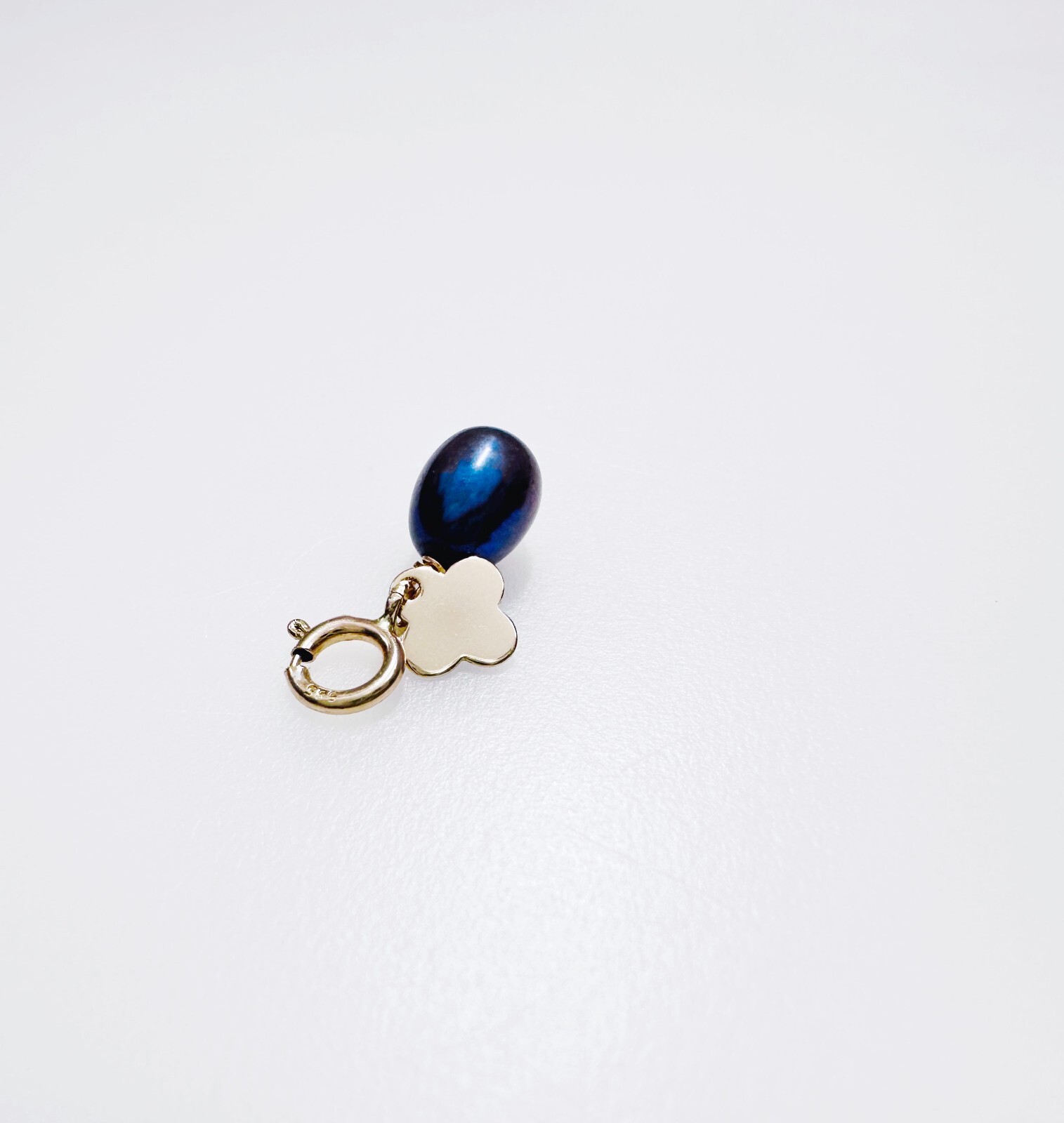 14K Solid Yellow Gold Mini Peacock Pearl & Clover Charm Pendant w/Spring Clasp