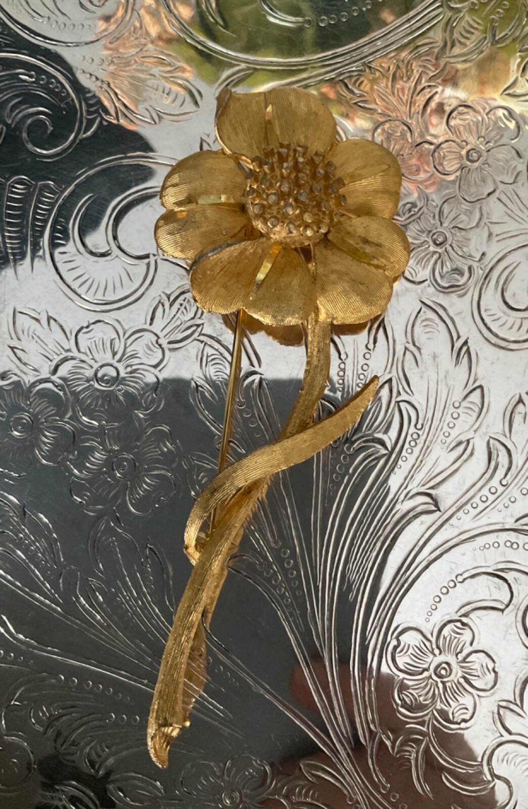 VINTAGE 1950s signed BSK satin brushed Gold Filled large flower brooch 4”