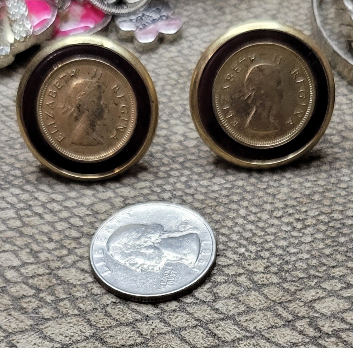 Vintage gold Elizabeth II Regina ENGLAND UK Great Britain COIN CUFF LINKS