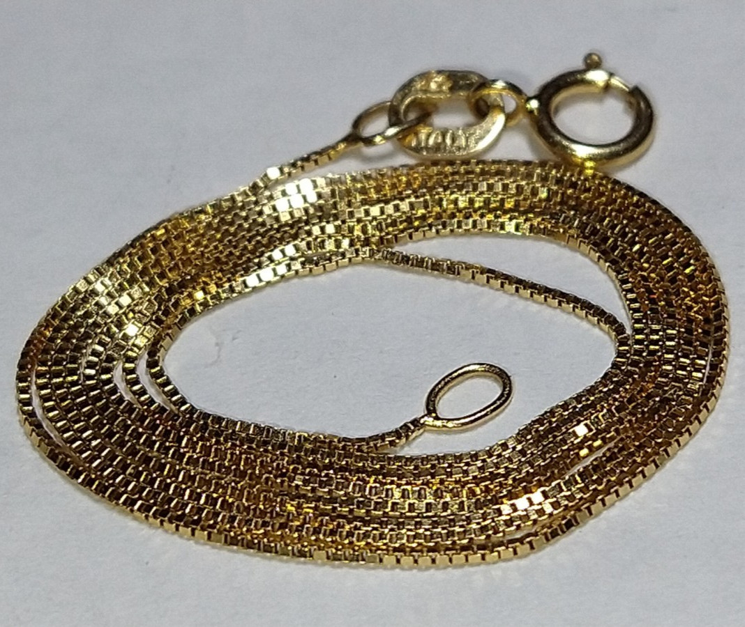 Solid 14k gold 0.6mm Italian box chain necklace 1.02 grams – 18″