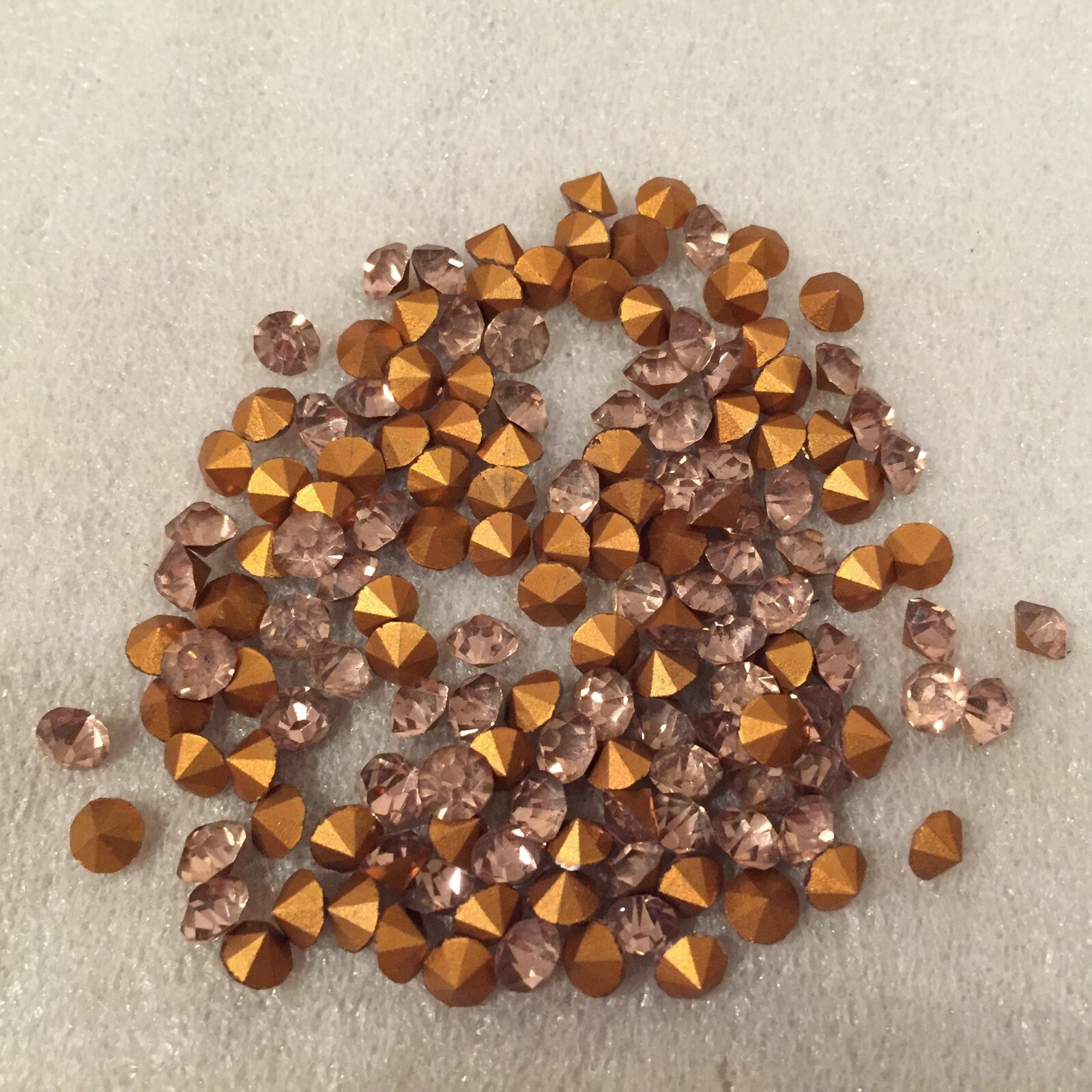 EW166 5mm light amethyst glass rhinestones, gold foiled pointed back (200)