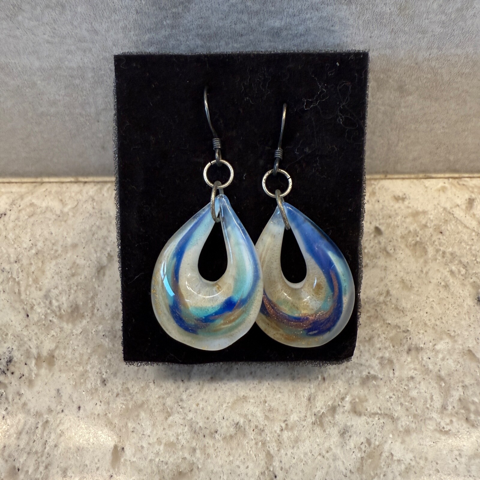 Pre-Owned teardrop glass earrings good conditions