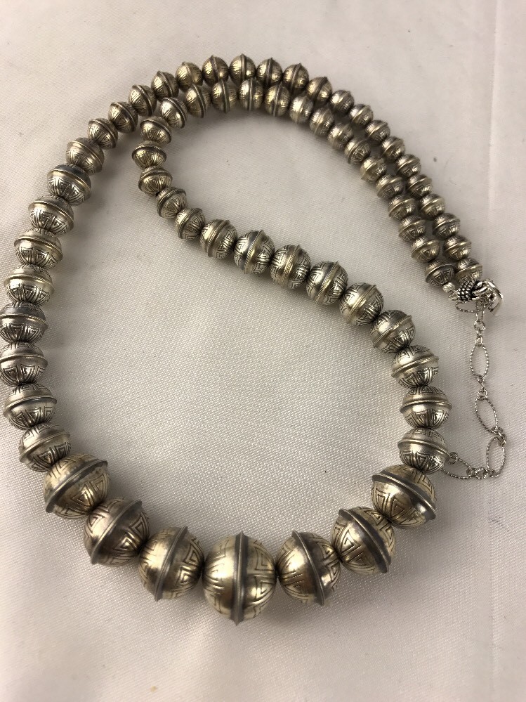 Hand Stamped Bench Navajo Pearls Graduated Sterling Silver Bead Necklace 19″