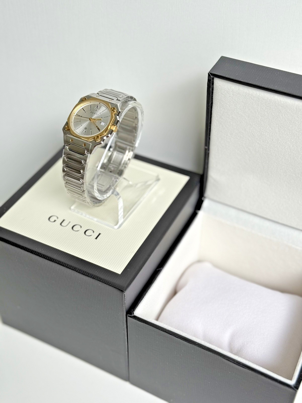 GUCCI G-Flat Quartz Stainless Steel 30MM Silver Dial Women’s Watch YA166506