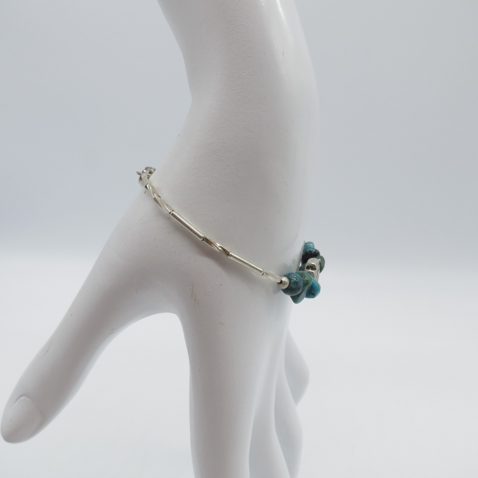 Turquoise Chip Beads Boho Bracelet Silver Tone Southwest Everyday Wear 6.25″