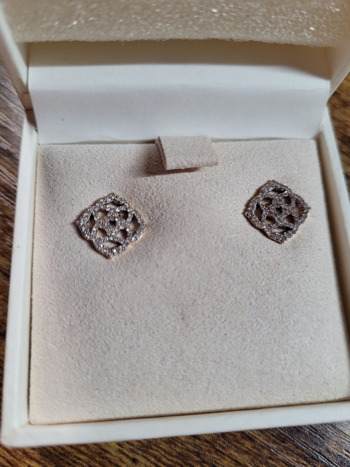 HTF Sparkling Kendra Scott 14kt Yellow Gold Pave Diamond FLEUR Logo Earrings
