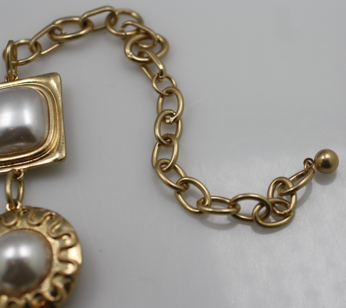 Brushed matte satin gold tone faux mabe pearls chain necklace 14-18″ Glam