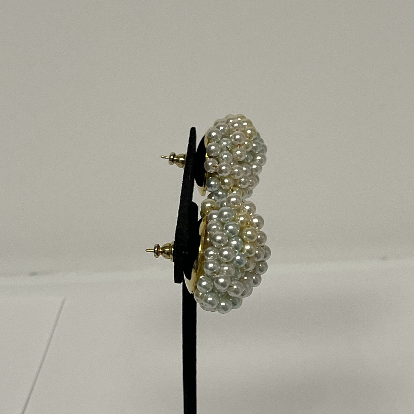 Vintage 1980s Pierced Pearl Earrings 1″ Dome – Very Light Pastel colored pearls