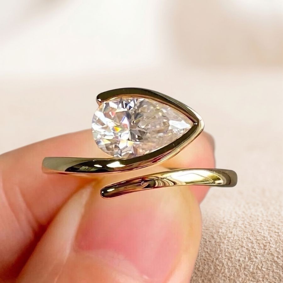 2.00Ct Pear-Cut VS1 Lab Grown Diamond Wedding Engagement Ring 14k Yellow Gold