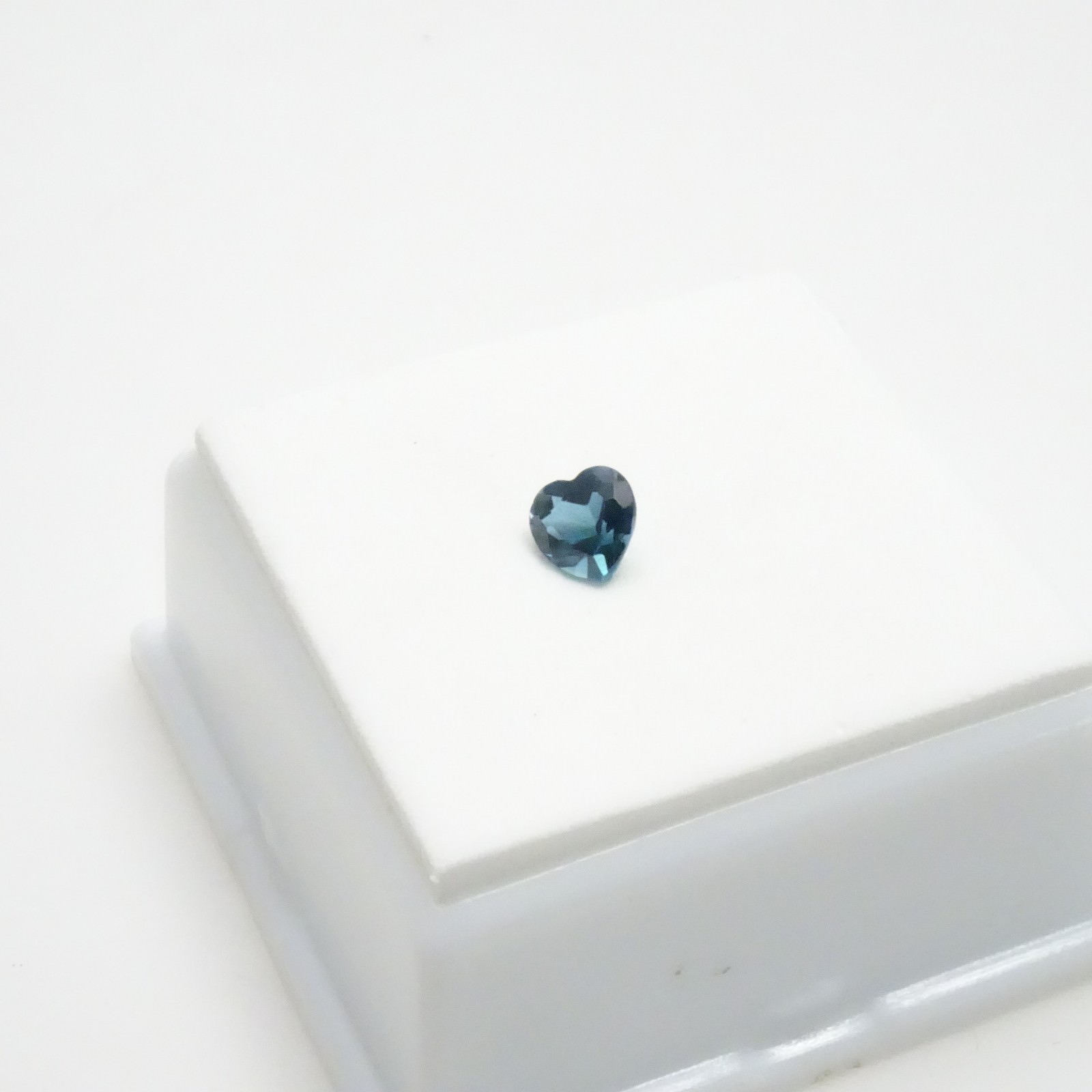 London Blue Topaz Heart – 5x5mm – 0.50ct+ London Blue Topaz Gemstone