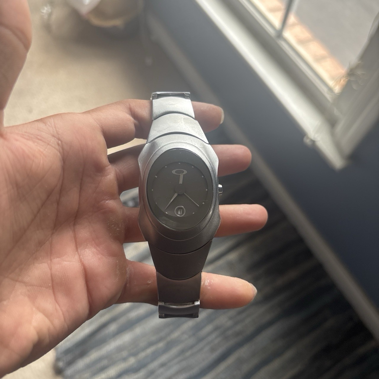 Oakley Silver Oval Black Dial Analog Wristwatch Silver Metal Bracelet 12-Hour