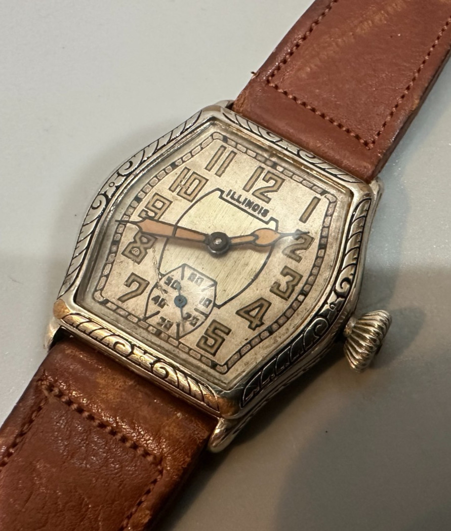 Vintage Illinois Men’s 14k gold filled 17 jewels Wristwatch 1920s, 31mm by 38mm