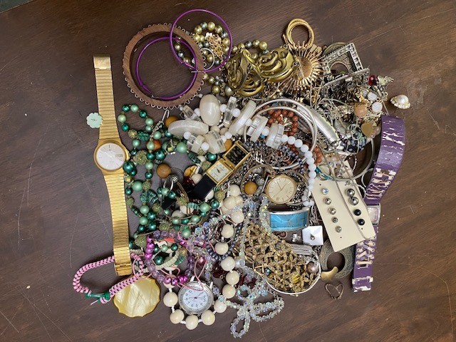 2.91 Pound Wearable Vintage To Modern Costume Jewelry Lot 100+ Pieces (I)