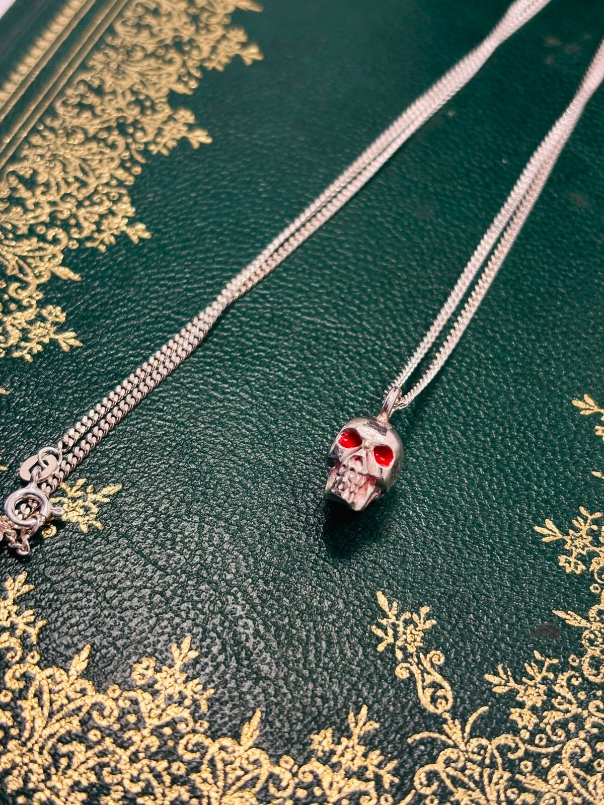925 Silver 14mm Skull Red Eyes Pendant 22 inch chain Hand Made In UK HMJ047