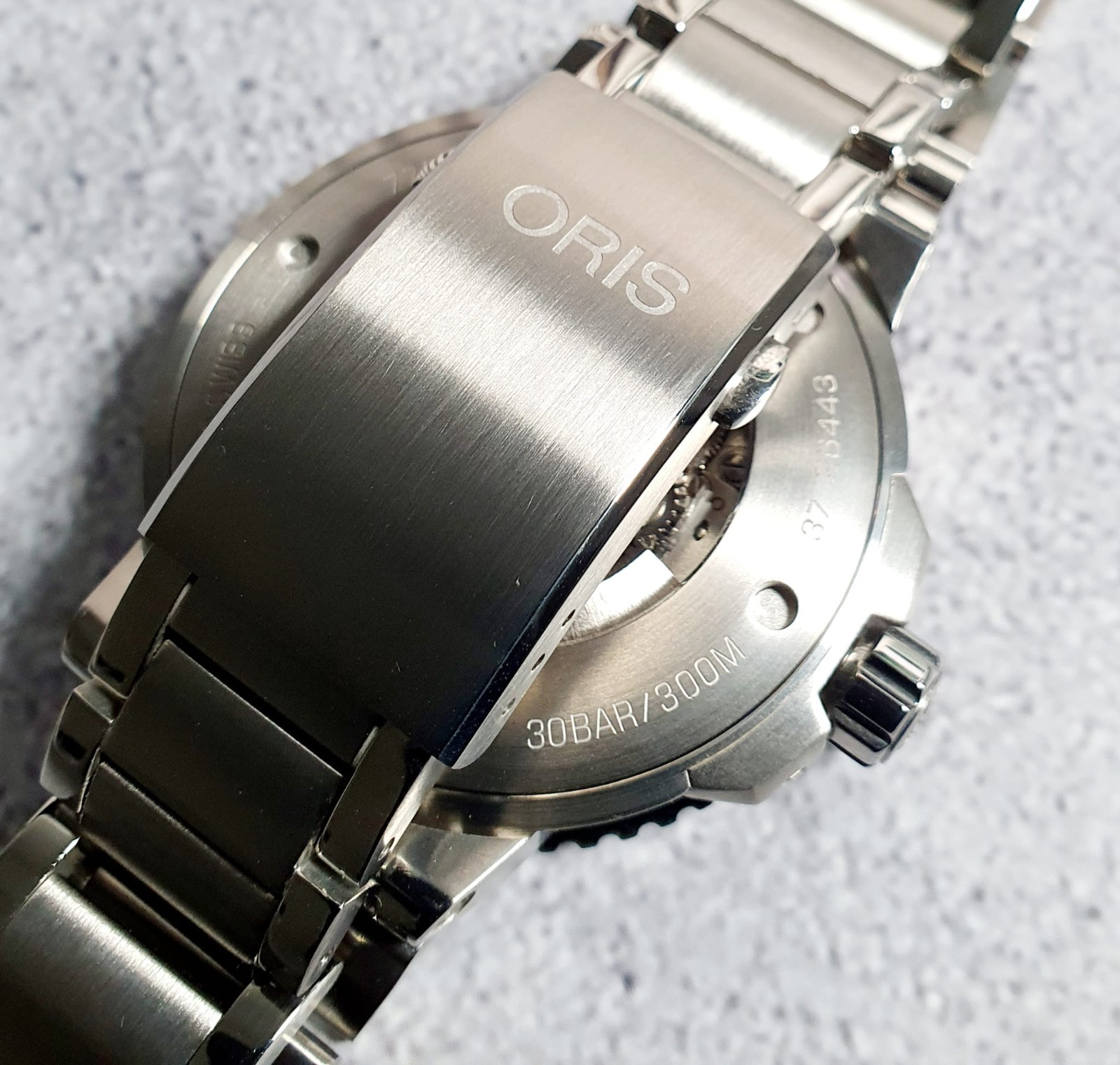 Oris Aquis Brown Dial Men’s Watch – 01 733 7730 4152 07 8 24 05PEB
