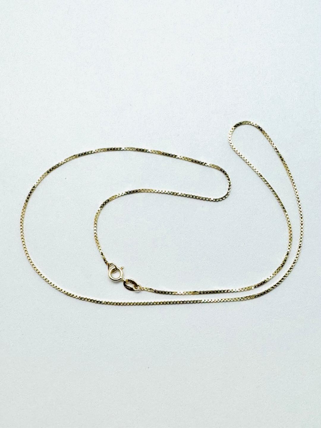 14K Solid Yellow Gold Box Chain 1.8 Grams W: 1.0 mm L: 16 inches (40 cm) 032