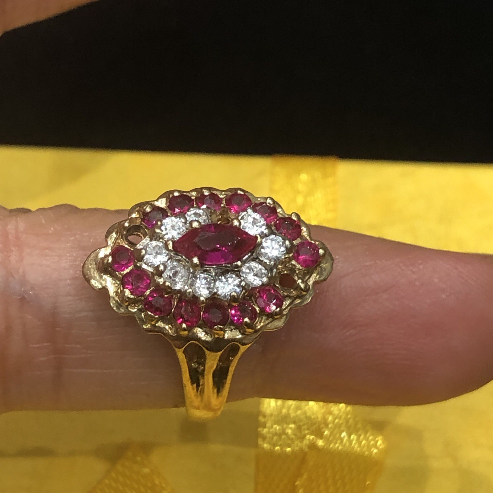 14KT YELLOW GOLD RING RED & WHITE GEMSTONES 1X1mm SIZE 5.5 WEIGHT 4.4g