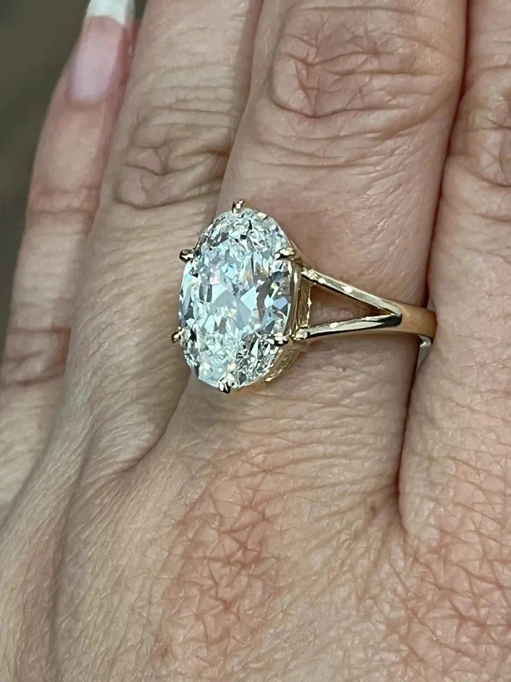 IGI 5.00 Ct Oval-Cut EF/VS1 Lab Grown Diamond Split Shank Ring 14k Yellow Gold