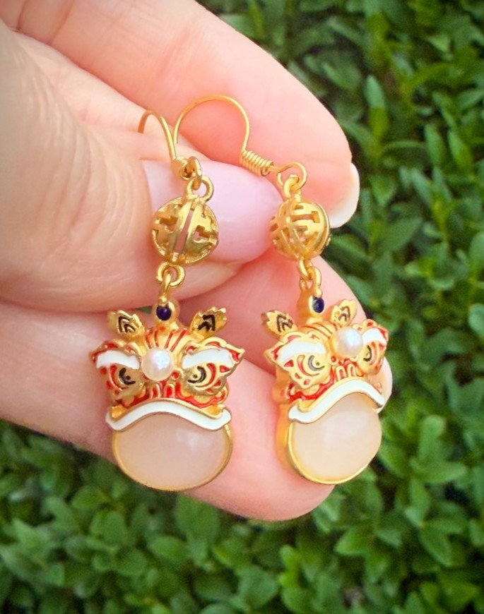 Retro Magic Animal Guangdong Lion Dance Jade Earrings, Retro Antique Style