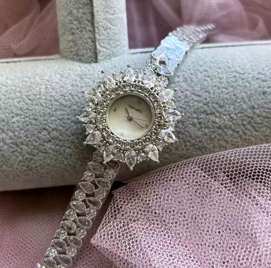 Beautiful Elegant Full Zircon White Luxury Watch for Women Bling Bling