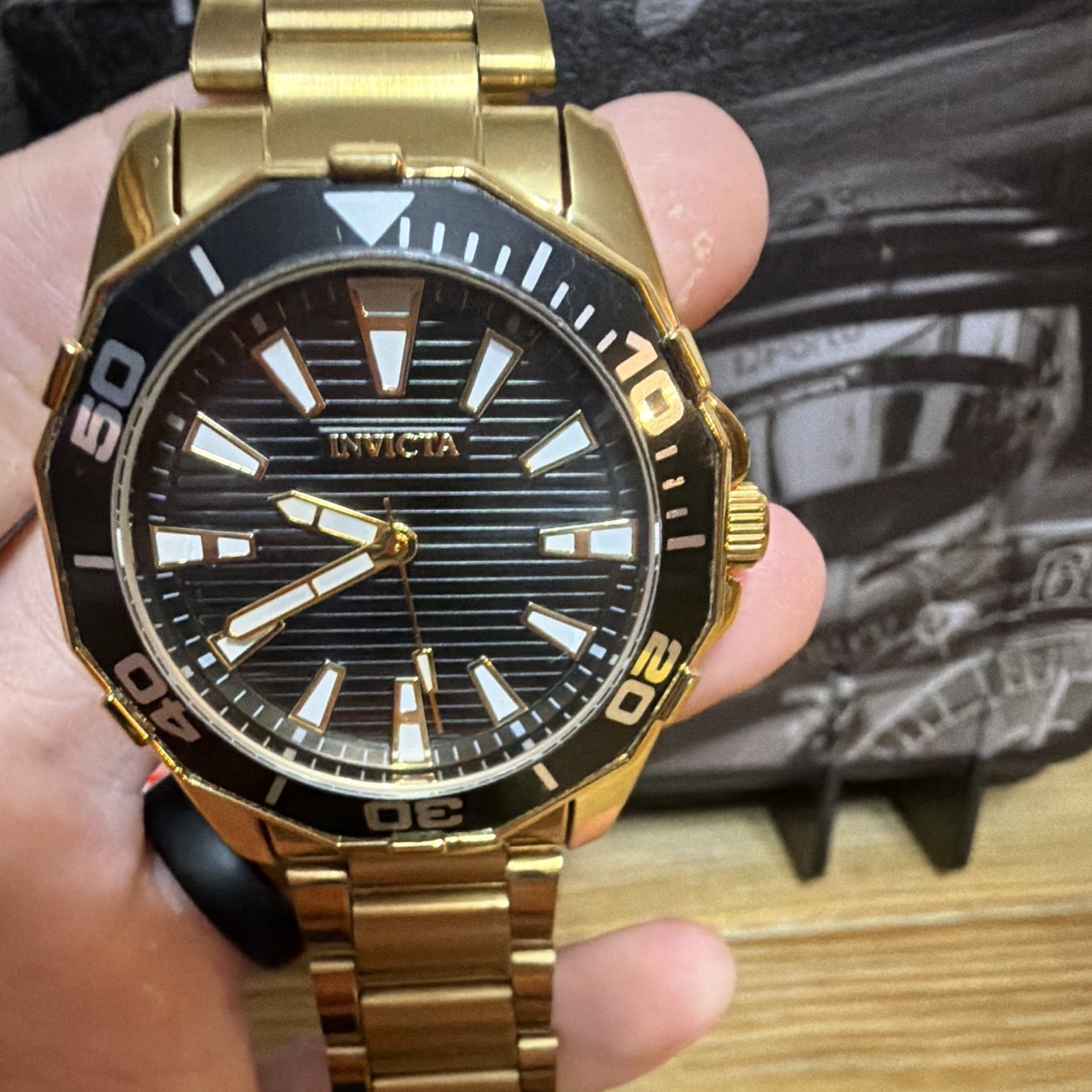 Invicta diver meridian Men’s Quartz Black Dial Gold Tone Metal Bracelet 30m WR