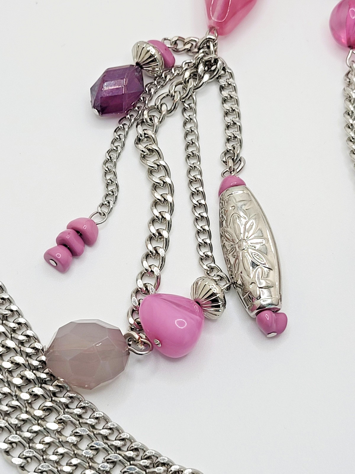 Long Acrylic Beaded & Etched Metal Bead & Curb Chain Necklace Unsigned 34″