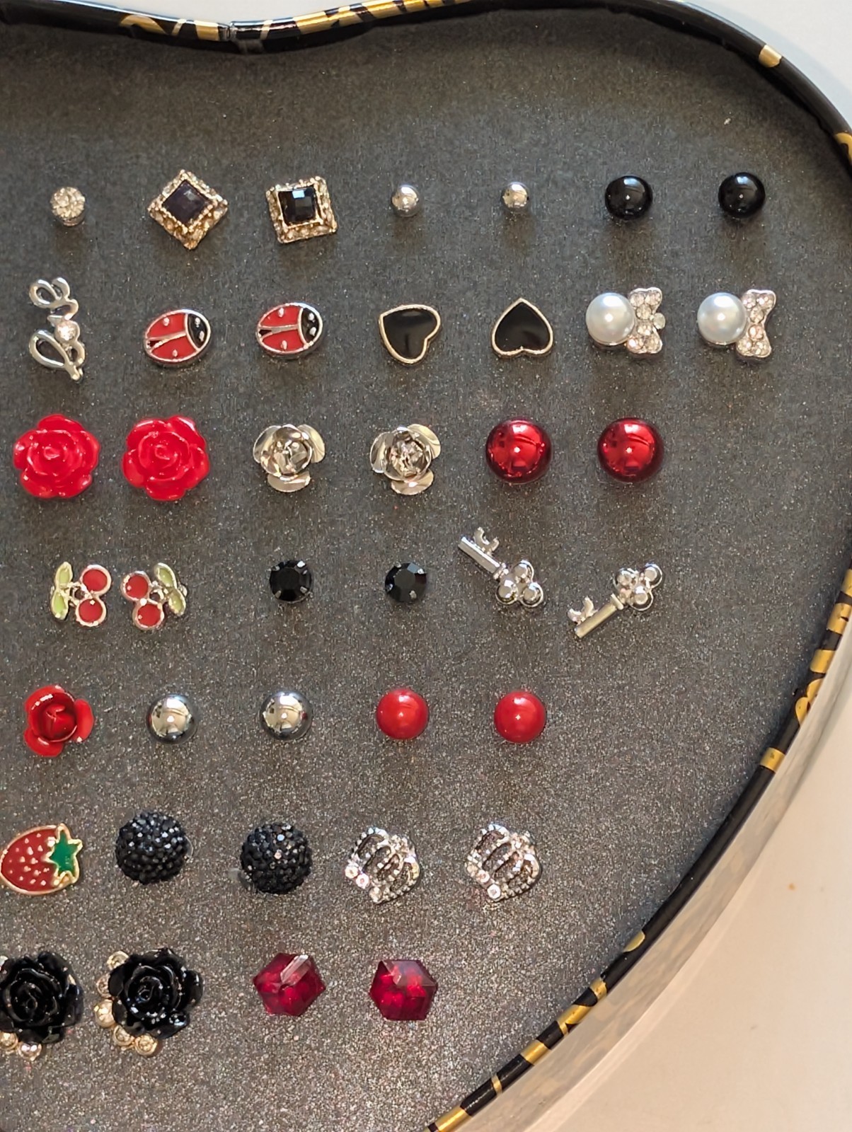 Multi-Pair Fashion Stud Earring Variety Set Arranged In Black Heart Container