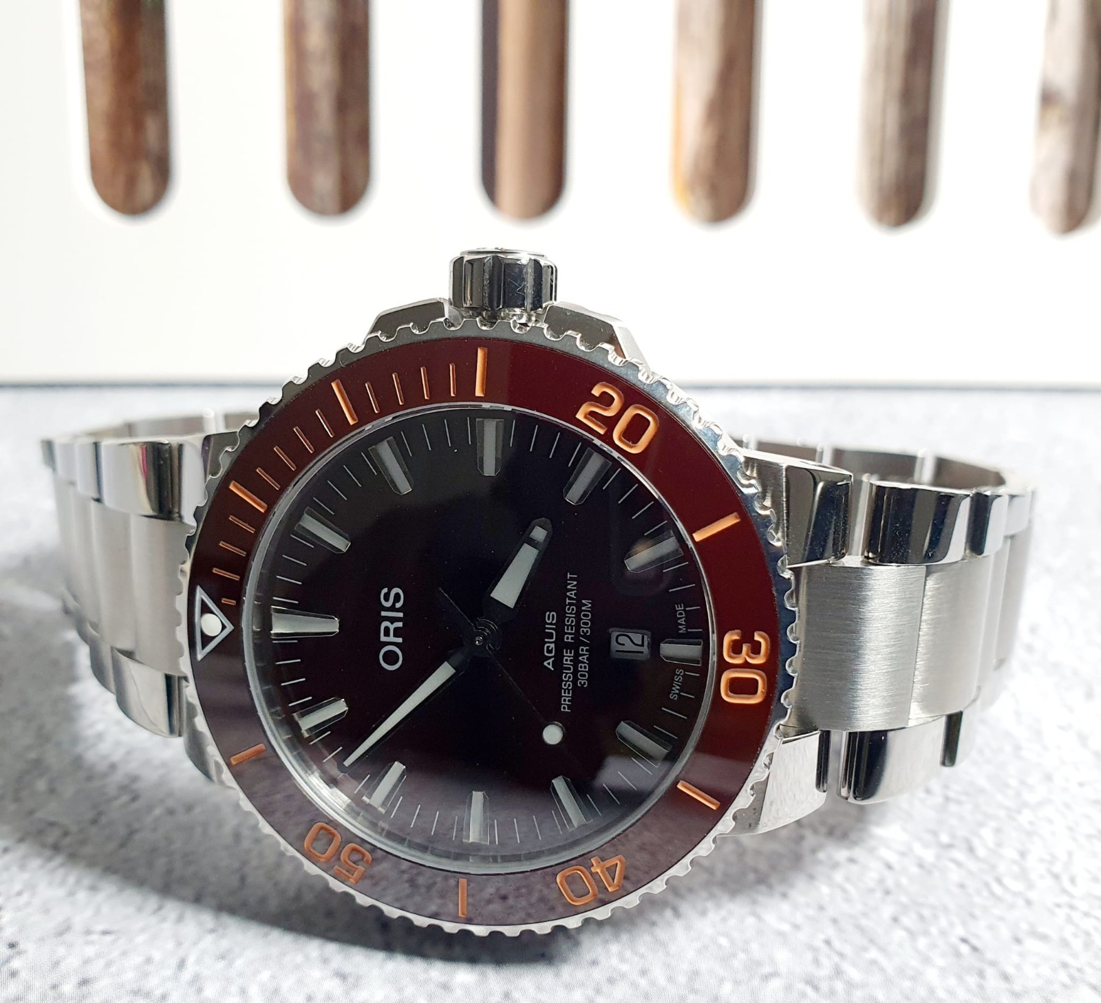 Oris Aquis Brown Dial Men’s Watch – 01 733 7730 4152 07 8 24 05PEB