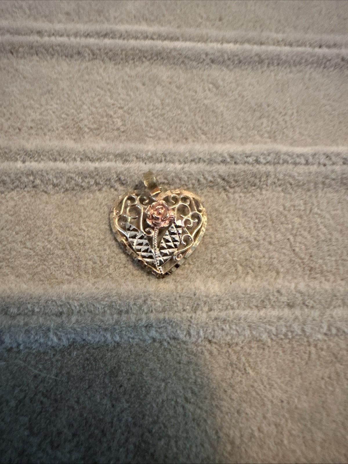 Vtg Estate 9CT Yellow/rose/white Gold Filigree Rose Heart Pendant