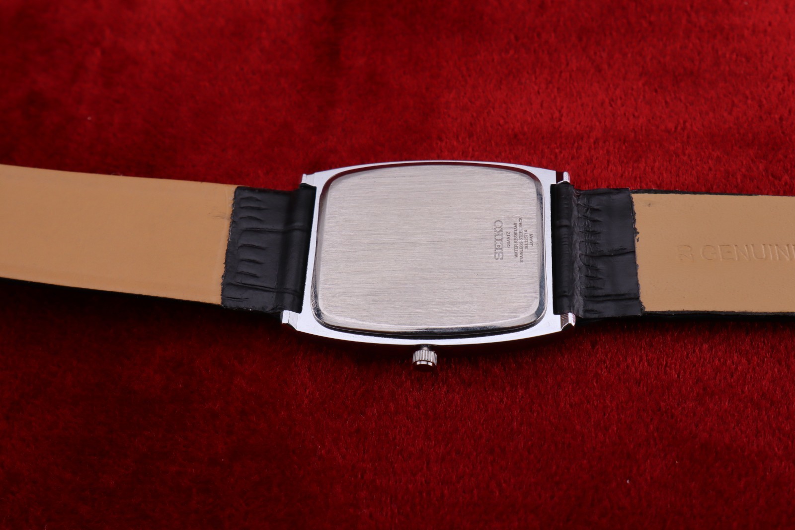 Vintage Men Seiko quartz Barrel-Tank White Dial, Black leather Dress Watch