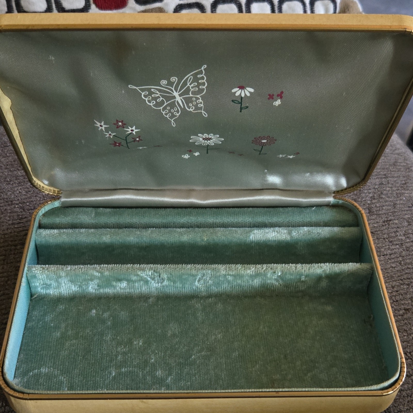 Farrington Beige Faux Leather Jewelry Box Green Velvet Lined Butterfly Floral