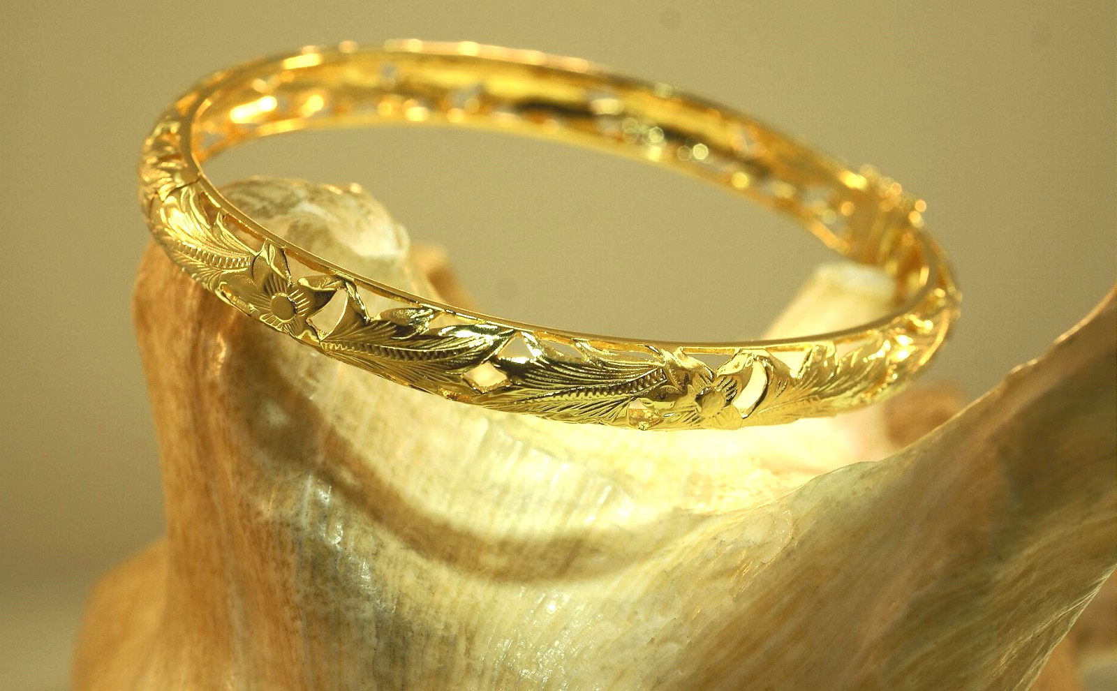 8MM YELLOW GOLD-PLATED 925 STER SILVER PIERCED HAWAIIAN PLUMERIA FERN BRACELET