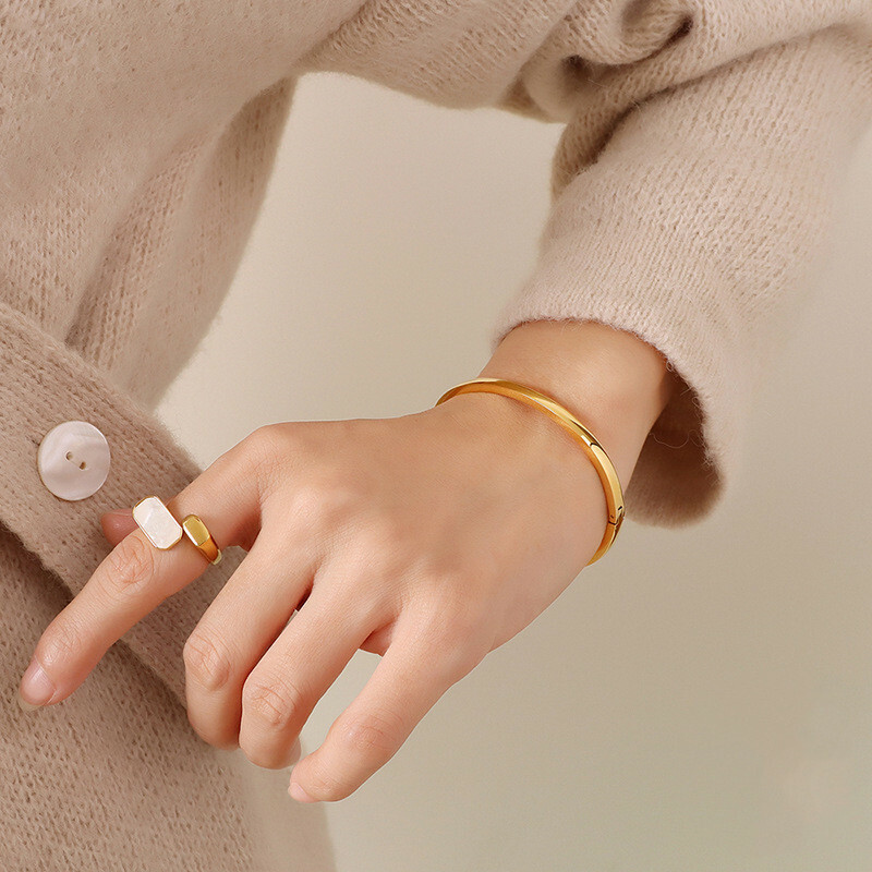 Woman 18K Gold Plated Stainless Steel Glossy Bangle Bracelet Opening 4mm Wide