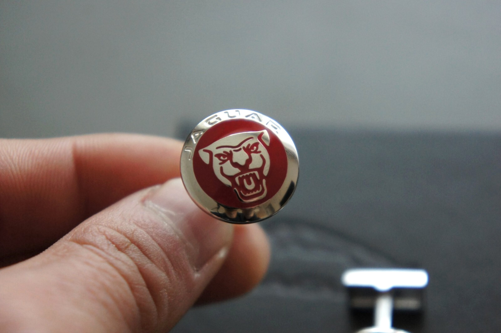 NIB Genuine & OEM Jaguar Classic Red Enamel Head Logo Cuff Links 50JACL275RDA